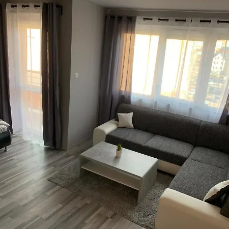 Backyard Διαμέρισμα Μίσκολτς