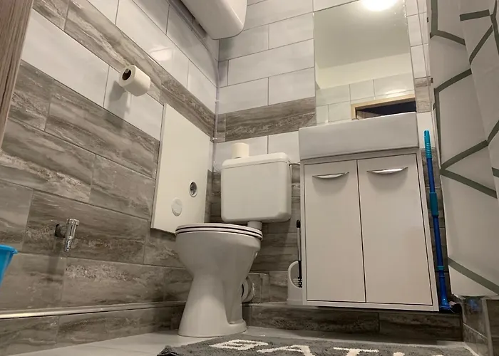 Backyard شقة ميسكولك